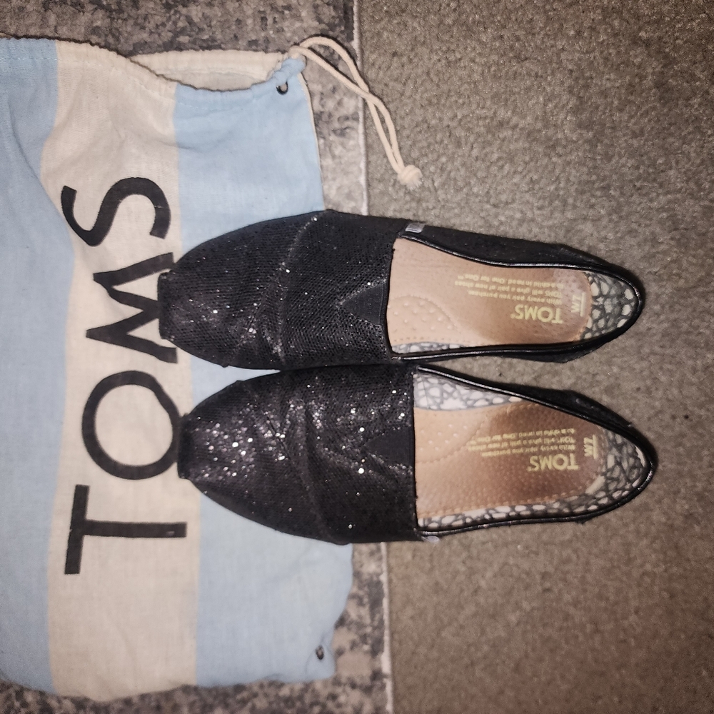 Toms - Picture 2 of 3